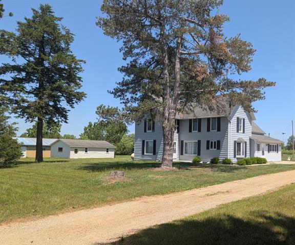 front view picture of 11651 Cr 687, South Haven, MI. 49090