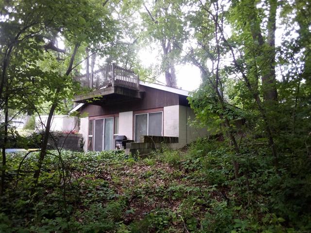 front view picture of 32314 Hilltop Road, Dowagiac, MI. 49047