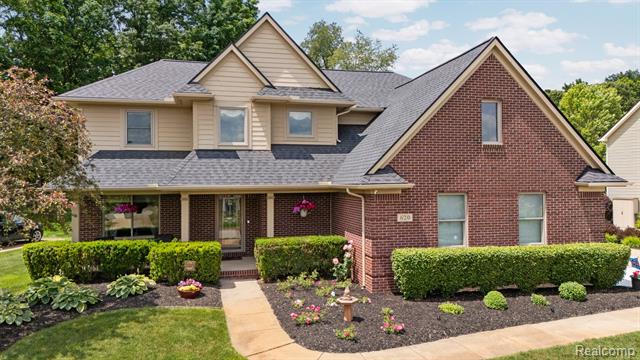 front view picture of 620 Olivia Drive, Milford, MI. 48381