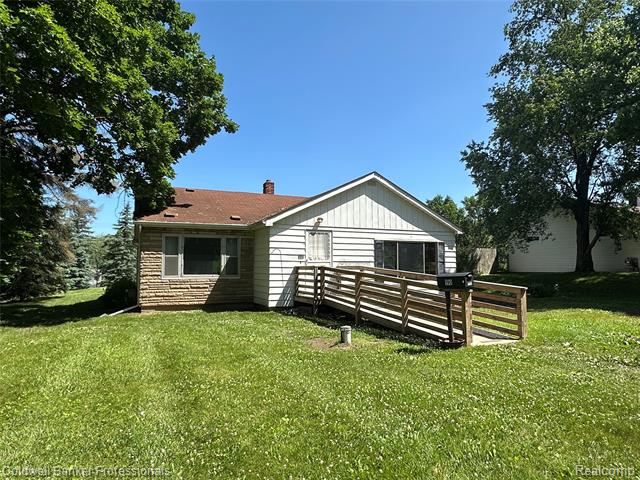 front view picture of 190 Davis Lake Road, Lapeer, MI. 48446