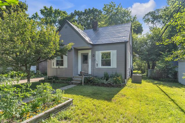 front view picture of 702 Hemphill Street, Ypsilanti, MI. 48198