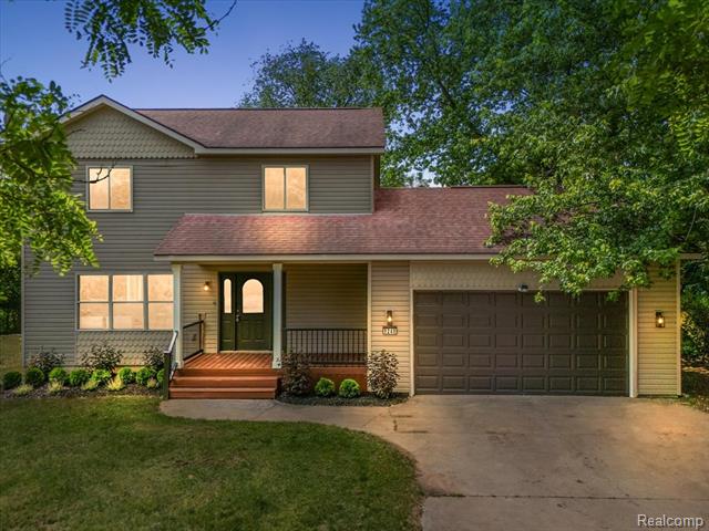 front view picture of 9248 Riverside Drive, Brighton, MI. 48116