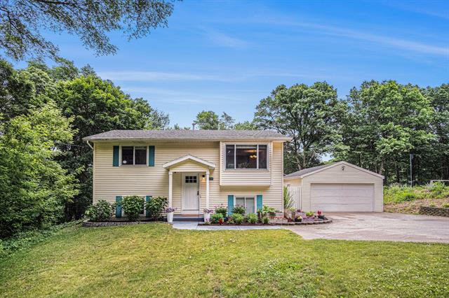 front view picture of 2698 Dunnigan Avenue Ne, Grand Rapids, MI. 49525