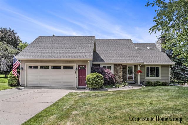 front view picture of 1547 Stark Avenue Nw, Grand Rapids, MI. 49534