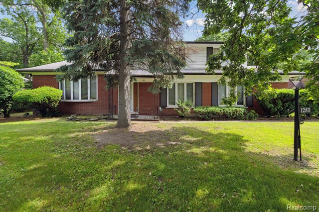 front view picture of 1281 Balmoral Drive, Highland Park, MI. 48203