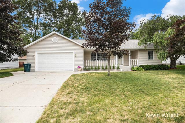 front view picture of 2487 Greenwood Street, Muskegon, MI. 49441