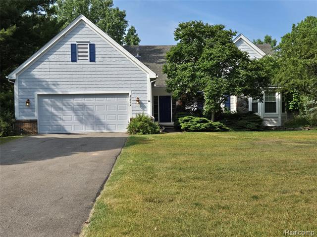 front view picture of 10772 Grassy Knoll Court, Brighton, MI. 48114