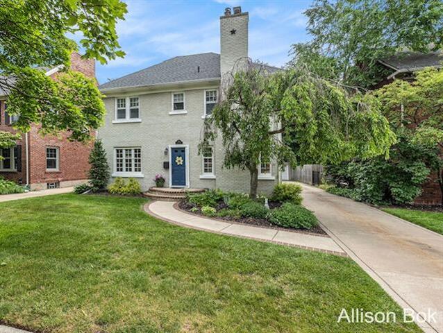 front view picture of 828 Cadillac Drive Se, Grand Rapids, MI. 49506