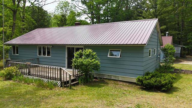 front view picture of 1686 Oak Street, Wellston, MI. 49689