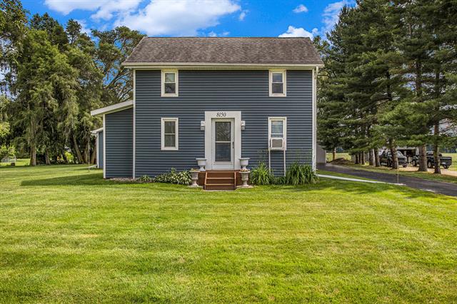 front view picture of 8150 B Drive N, Battle Creek, MI. 49014