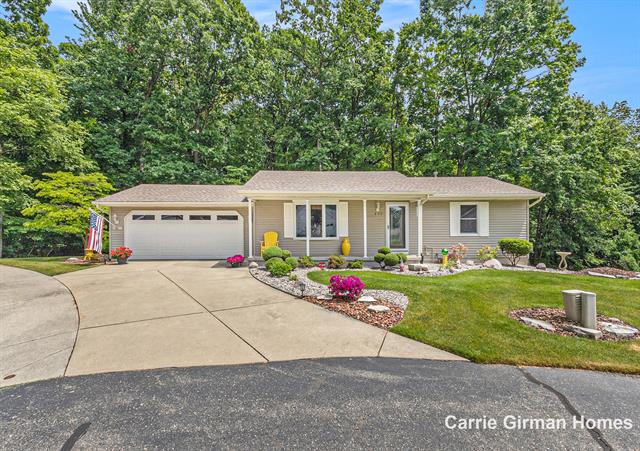 front view picture of 272 Chasseral Court Nw, Comstock Park, MI. 49321