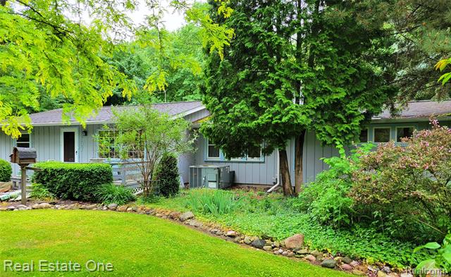 front view picture of 6637 Osbourn Drive, Caseville, MI. 48725