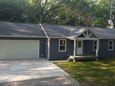 front view picture of 817 Sandow Road, Midland, MI. 48640