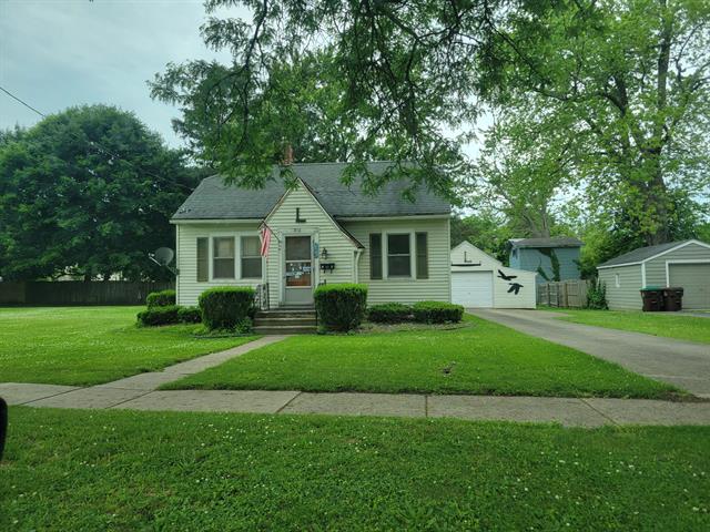 front view picture of 812 S Clinton Street, Albion, MI. 49224