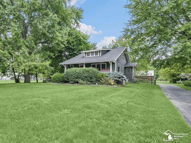 front view picture of 2252 W Temperance Road, Temperance, MI. 48182