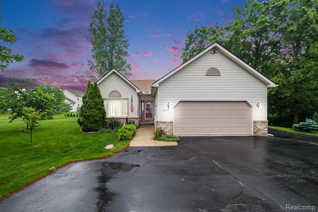 front view picture of 2667 Castle Rock Court, Howell, MI. 48843