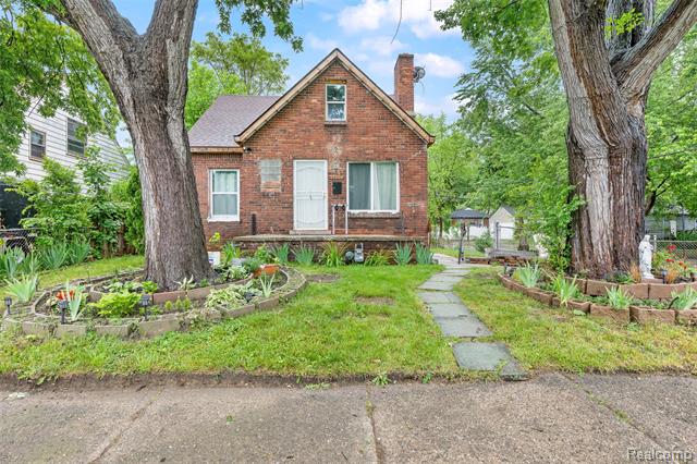 front view picture of 17304 Barlow Street, Detroit, MI. 48205