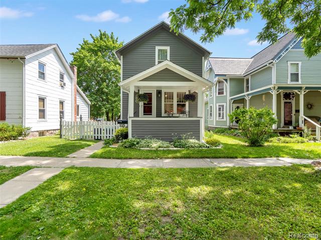 front view picture of 225 Law Street, Lapeer, MI. 48446