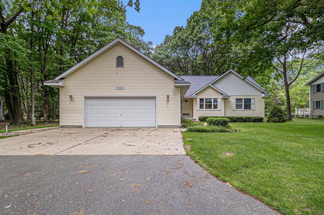 front view picture of 1662 Ramona Drive, Manistee, MI. 49660