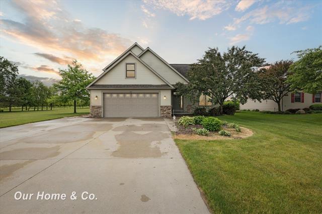 front view picture of 1091 W Hampton Road, Essexville, MI. 48732