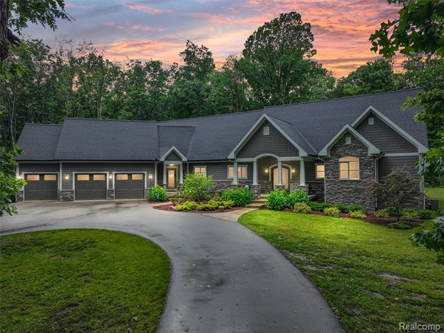 front view picture of 800 Greystone Drive, Chelsea, MI. 48118