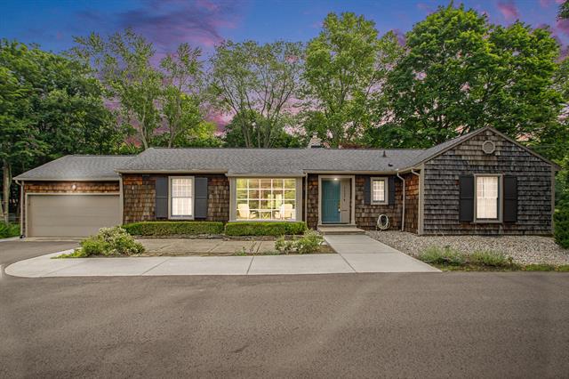 front view picture of 11279 E Cd Avenue, Richland, MI. 49083