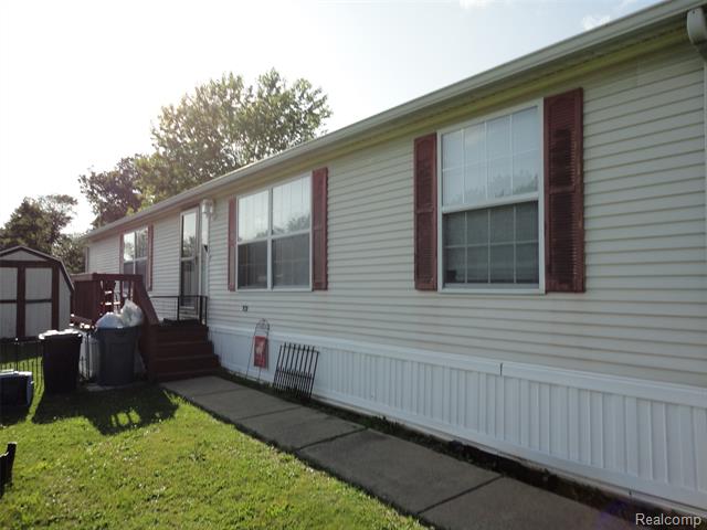 front view picture of 453 Glencoe Drive, Temperance, MI. 48182