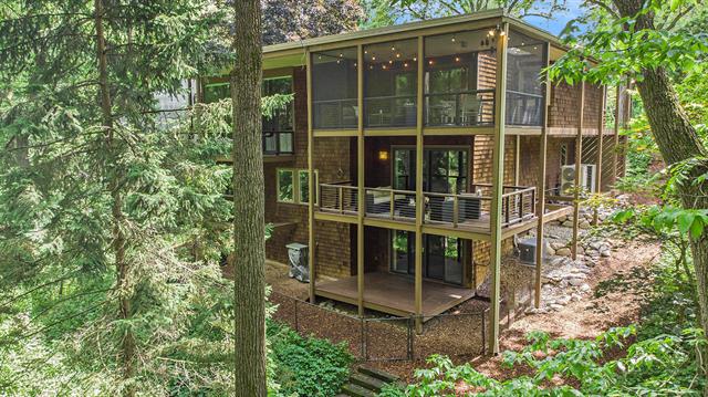front view picture of 13 Regent Drive, Ann Arbor, MI. 48104