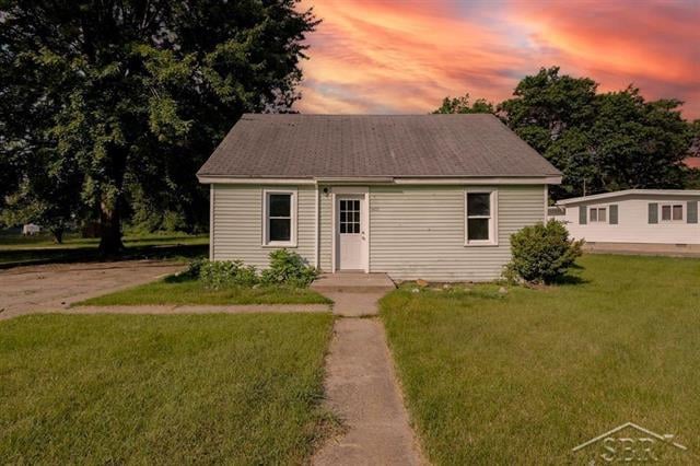 front view picture of 3422 Old Kawkawlin Road, Bay City, MI. 48706