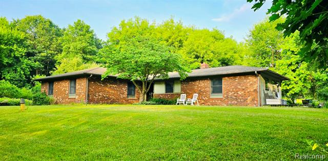 front view picture of 16744 Arnold Road, Gregory, MI. 48137