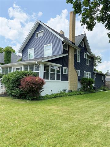 front view picture of 423 E Prairie Street, Vicksburg, MI. 49097