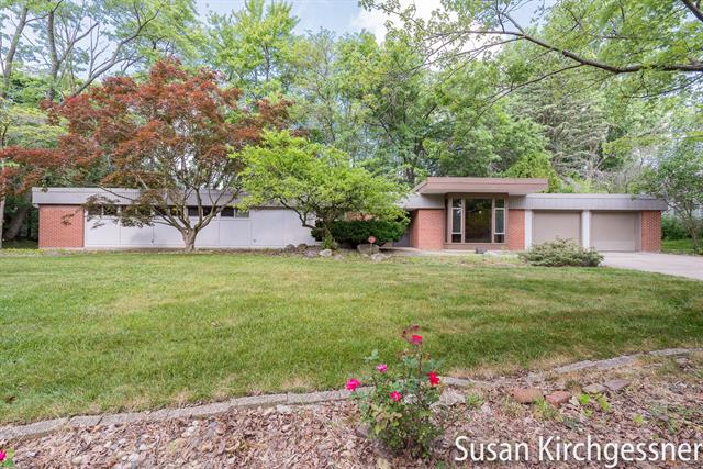 front view picture of 1129 Idema Drive Se, Grand Rapids, MI. 49506