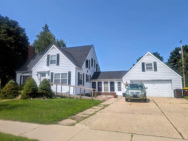 front view picture of 1207 North Drive, Mount Pleasant, MI. 48858