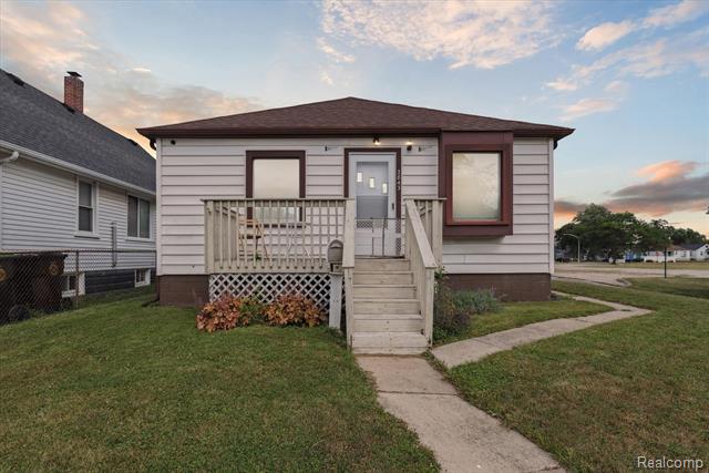 front view picture of 2843 5Th Street, Trenton, MI. 48183