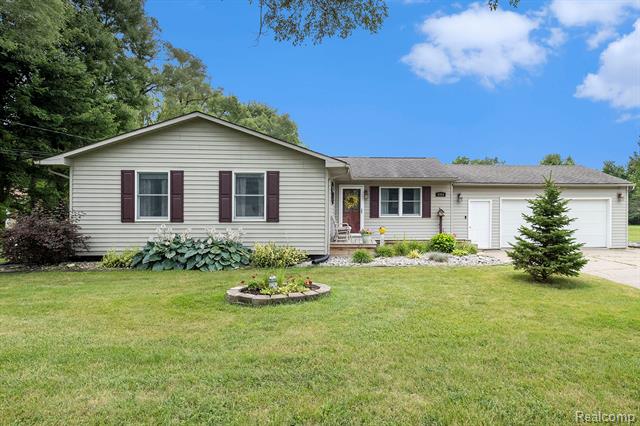 front view picture of 6343 Clovis Avenue E, Flushing, MI. 48433