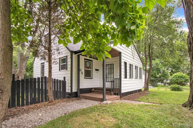 front view picture of 205 E Potter Avenue, Lansing, MI. 48910