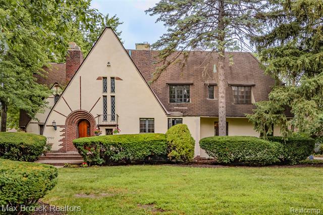 front view picture of 19390 Canterbury Road, Detroit, MI. 48221