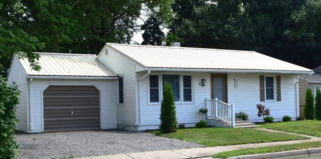 front view picture of 106 Vinewood Avenue, Sturgis, MI. 49091