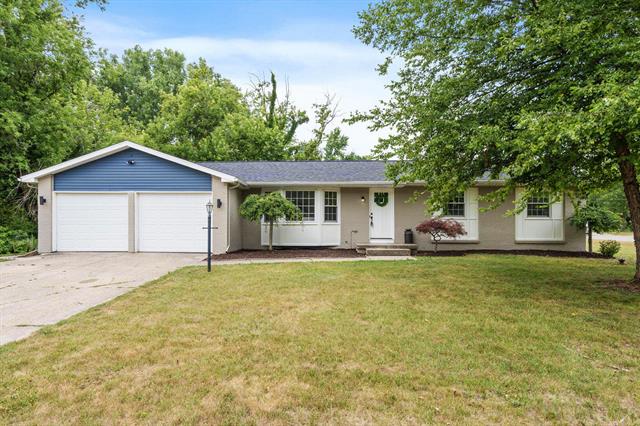 front view picture of 2712 Roanoke Drive Ne, Grand Rapids, MI. 49525