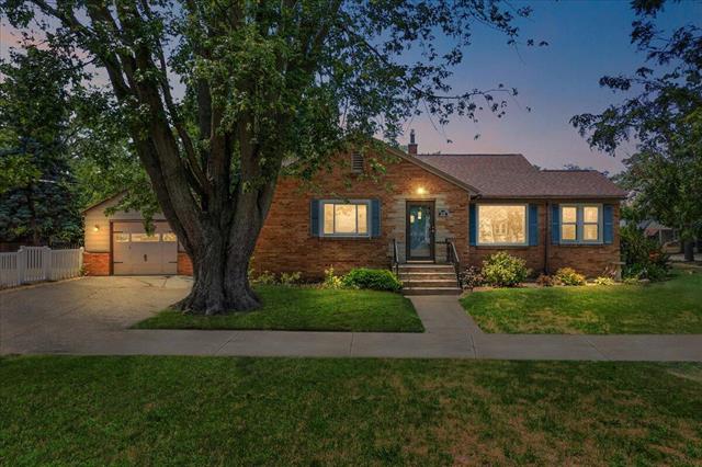 front view picture of 678 Pine Avenue, Holland, MI. 49423