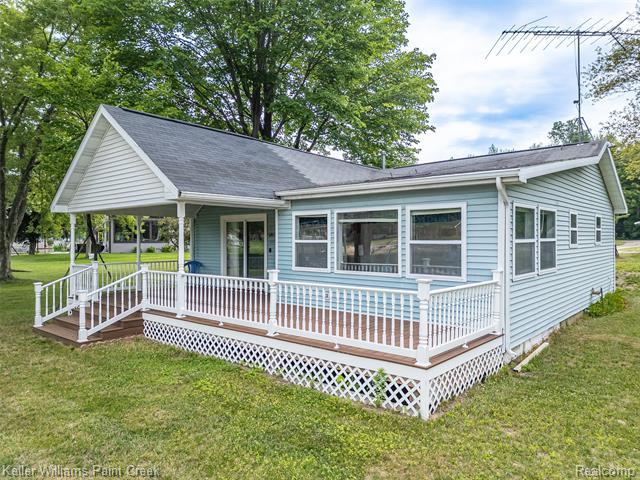 front view picture of 3795 Lakeshore Drive, Gladwin, MI. 48624