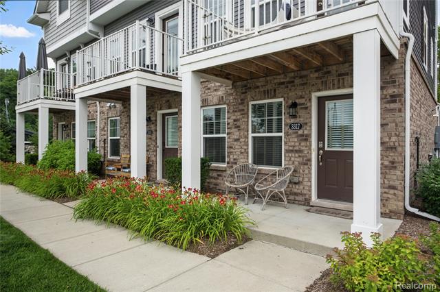 front view picture of 3317 Parkways Boulevard, Auburn Hills, MI. 48326
