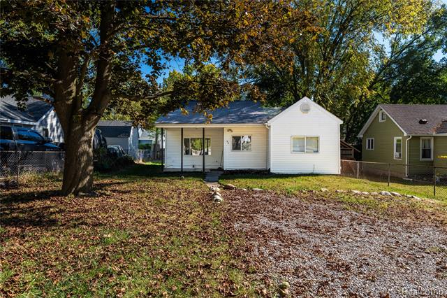 front view picture of 99 Calvert Ave, Waterford, MI. 48328