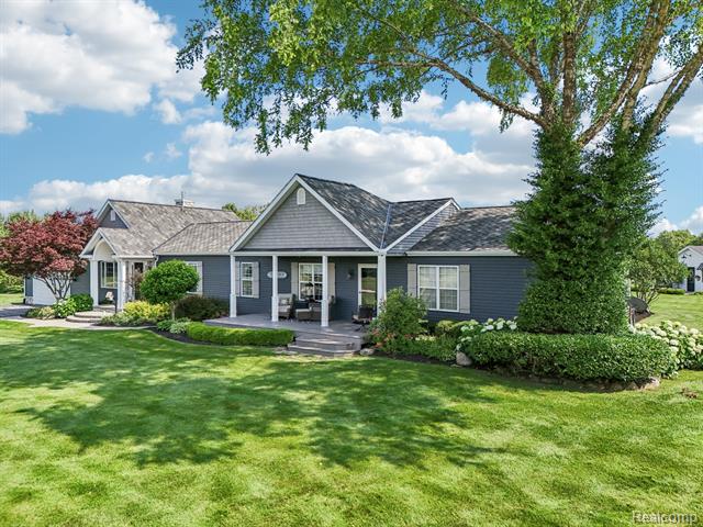 front view picture of 378 Fruitdale Lane, Pinckney, MI. 48169