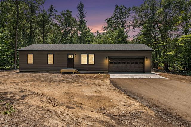 front view picture of 1461 Lakewood Road, Whitehall, MI. 49461
