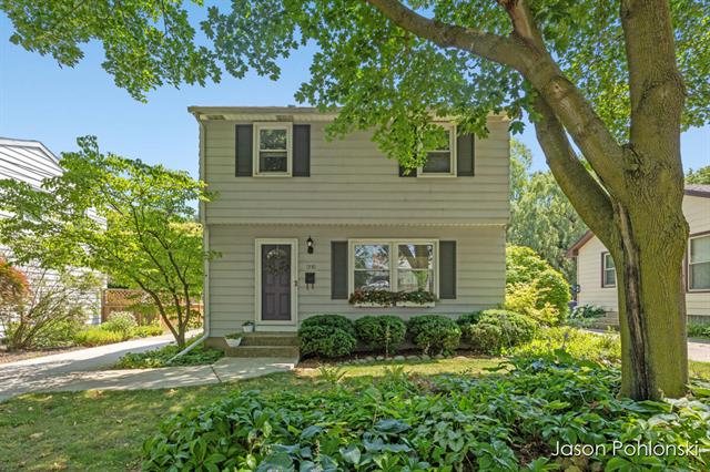 front view picture of 1330 Burke Avenue Ne, Grand Rapids, MI. 49505