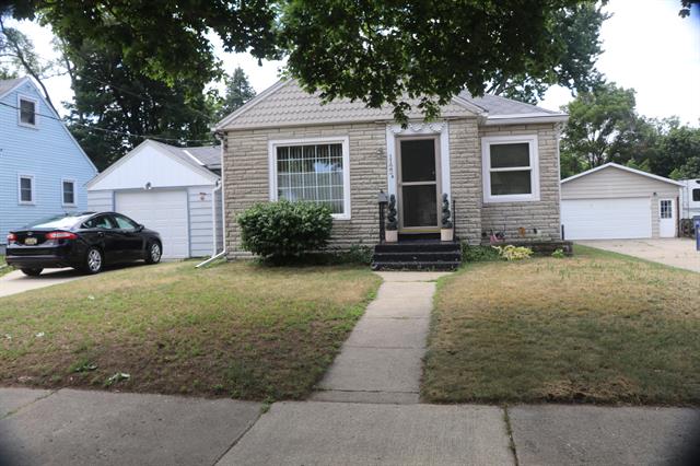 front view picture of 1122 Aberdeen Street Ne, Grand Rapids, MI. 49505