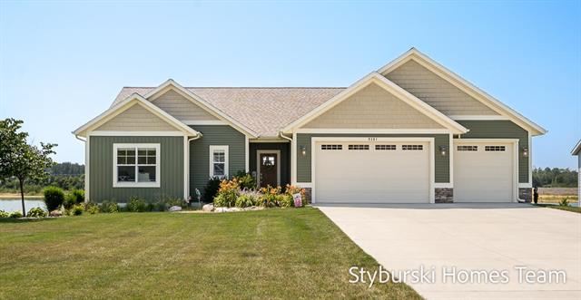 front view picture of 9381 Shoreway Drive, West Olive, MI. 49460