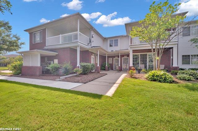 front view picture of 14422 Moravian Manor Cir Circle, Sterling Heights, MI. 48312