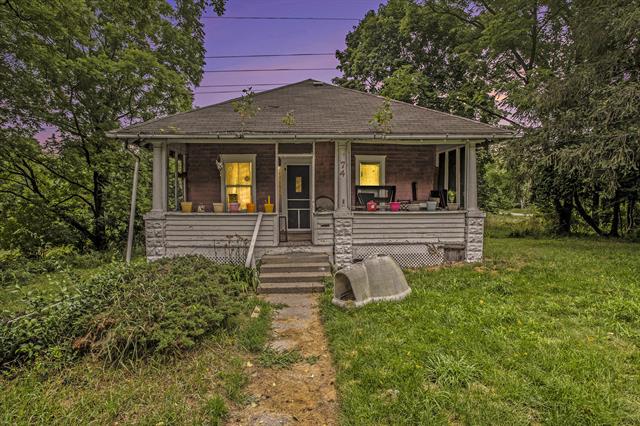 front view picture of 74 W Goodale Avenue, Battle Creek, MI. 49037